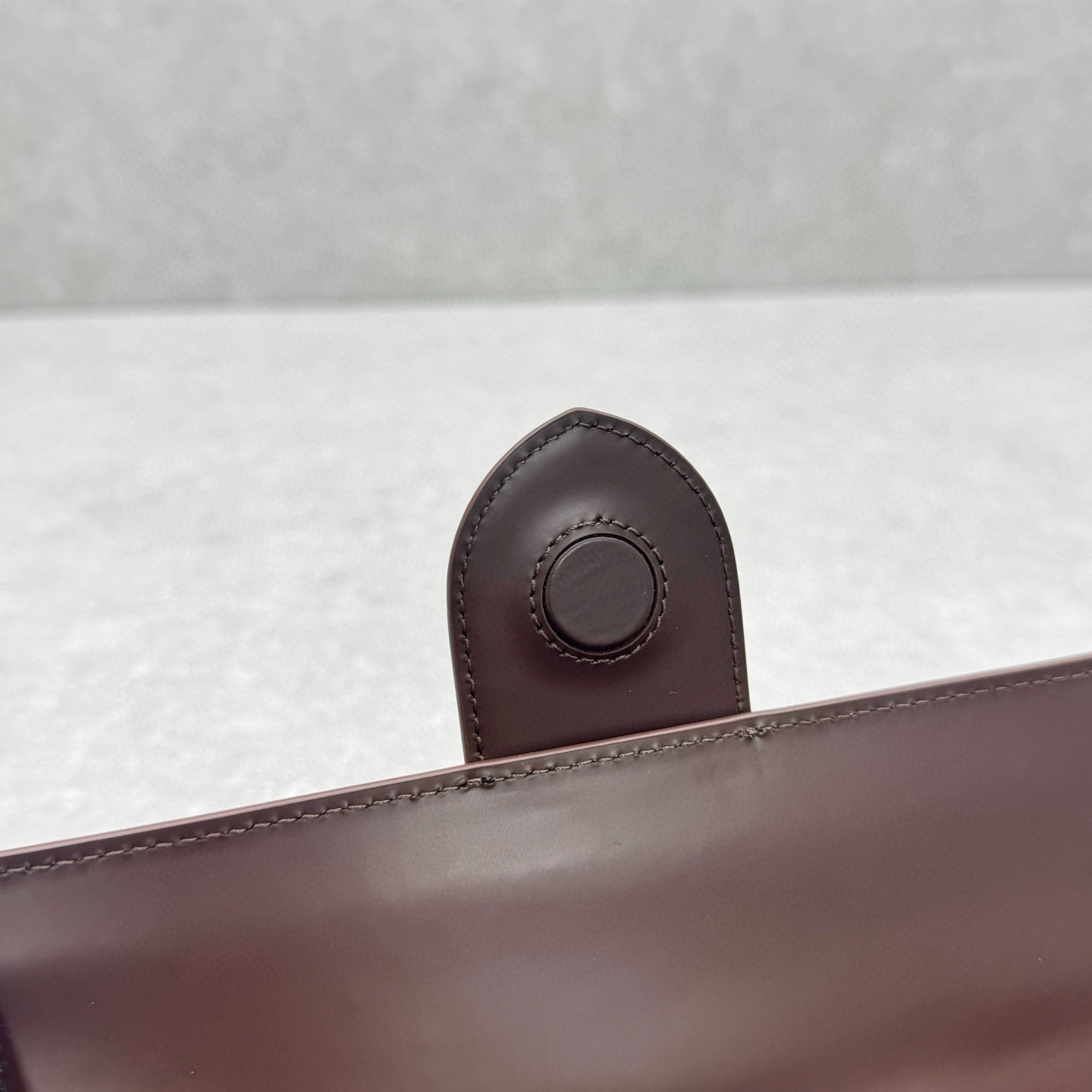 Сумка женская в стиле Jacquemus Le Bambino из натуральной кожи шоколадного цвета