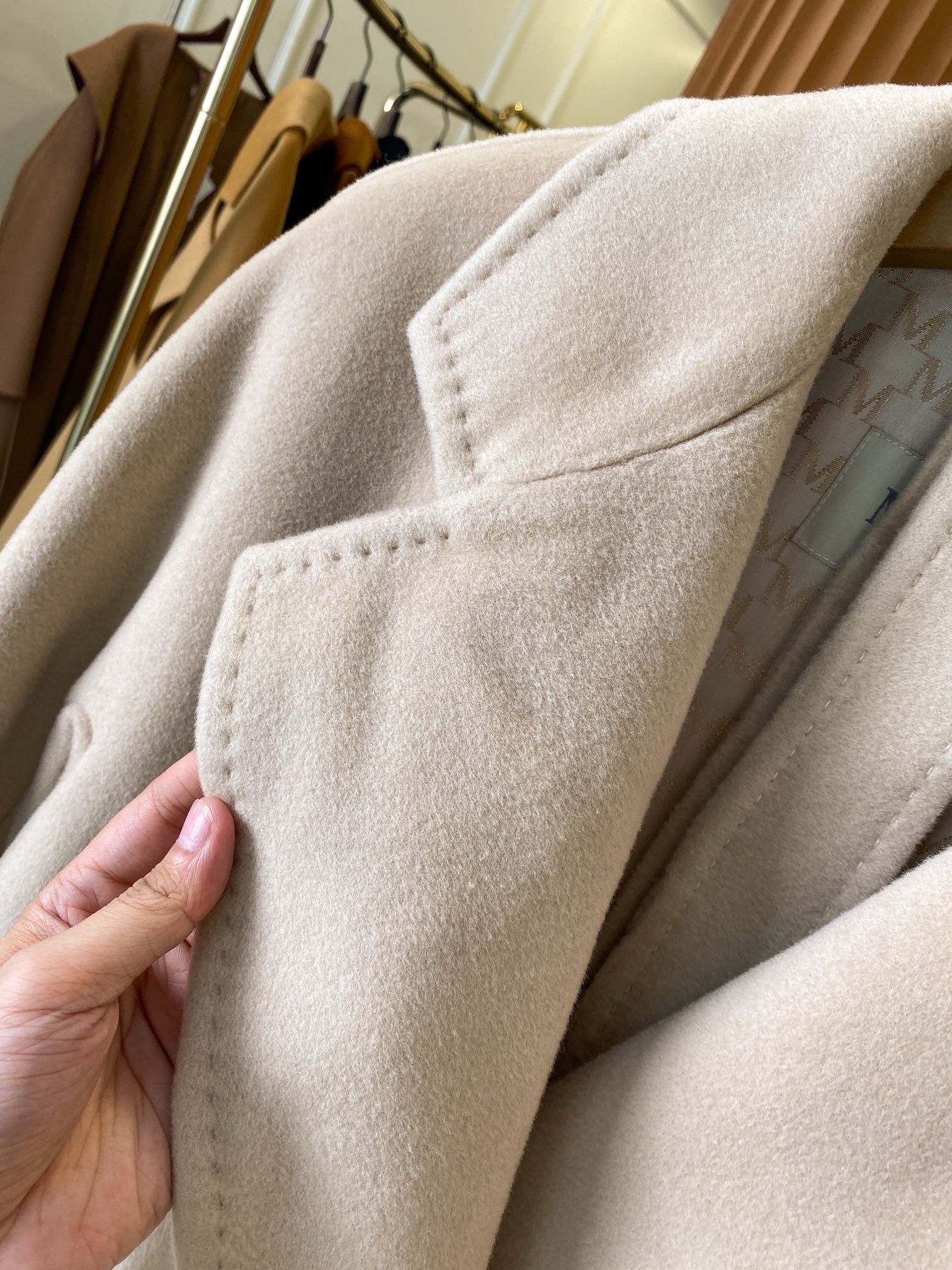 Пальто женское Max Mara 101801 Icon Coat бежевого цвета