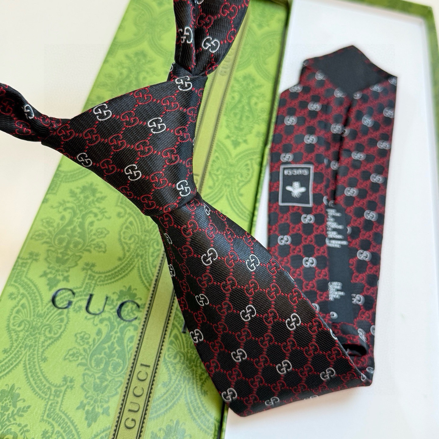Галстук мужской в стиле Gucci бордового цвета с жаккардовым узором GG