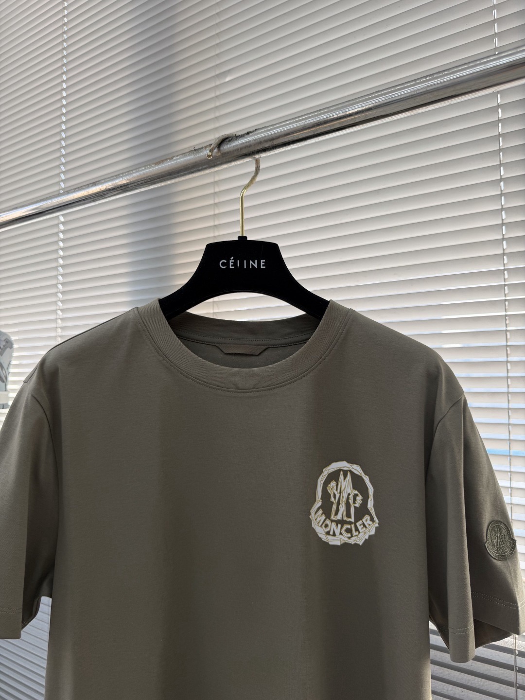 Футболка мужская в стиле Moncler с логотипом оливкового (хаки) цвета