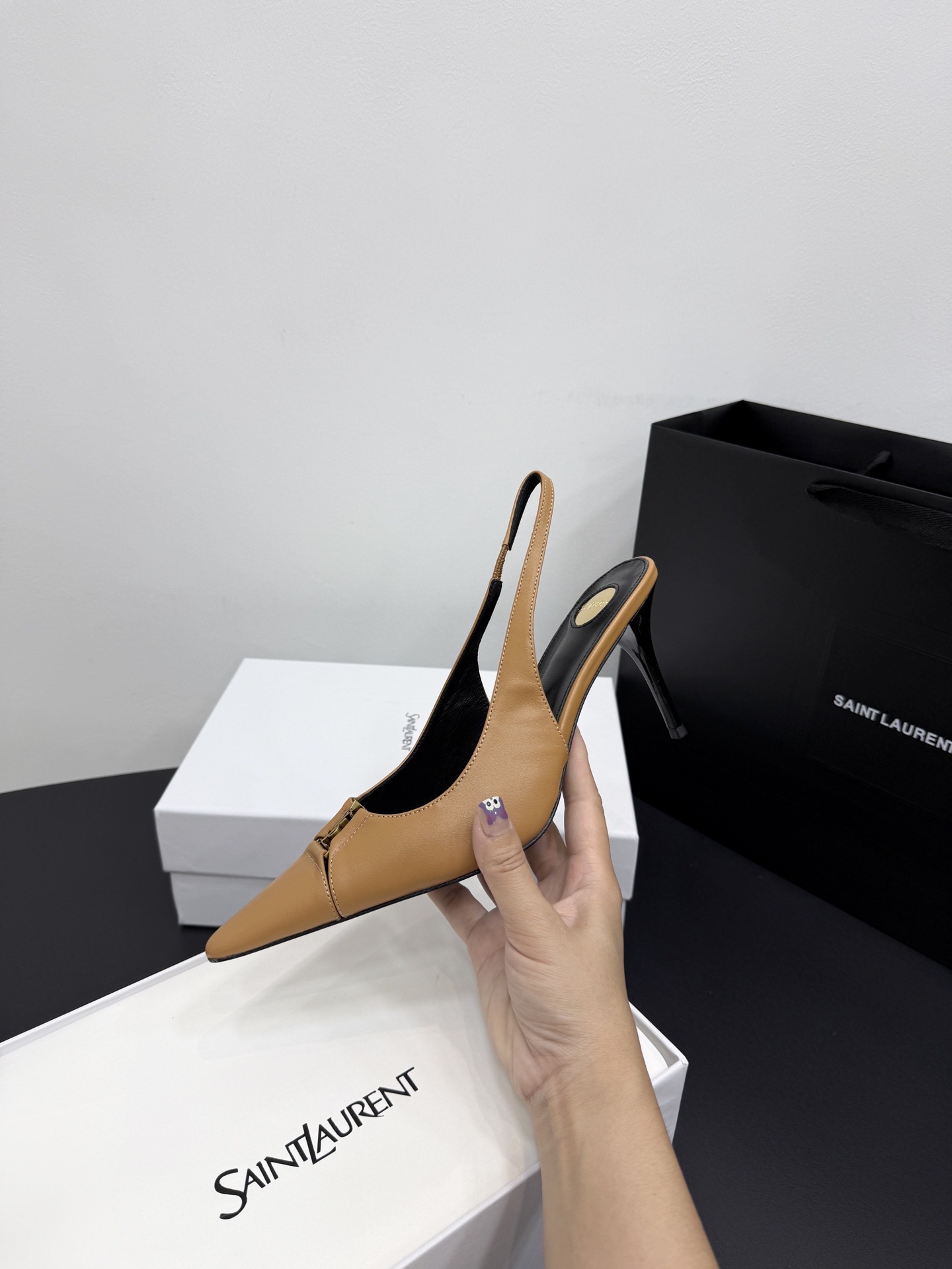 Туфли женские в стиле Saint Laurent YSL бежевого цвета