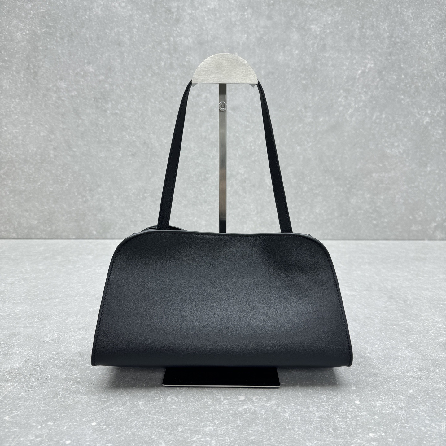 Сумка женская в стиле The Row Peggy Clutch черного цвета