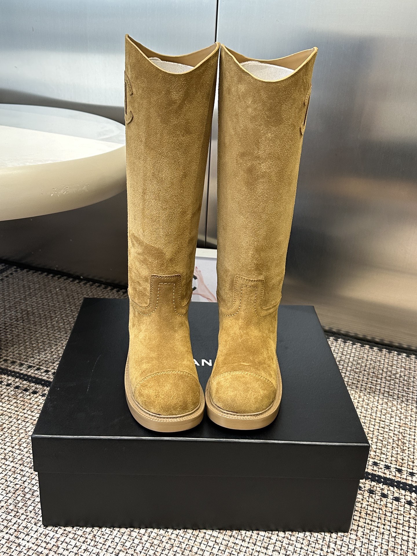 Сапоги женские Chanel High Boots коричневого цвета