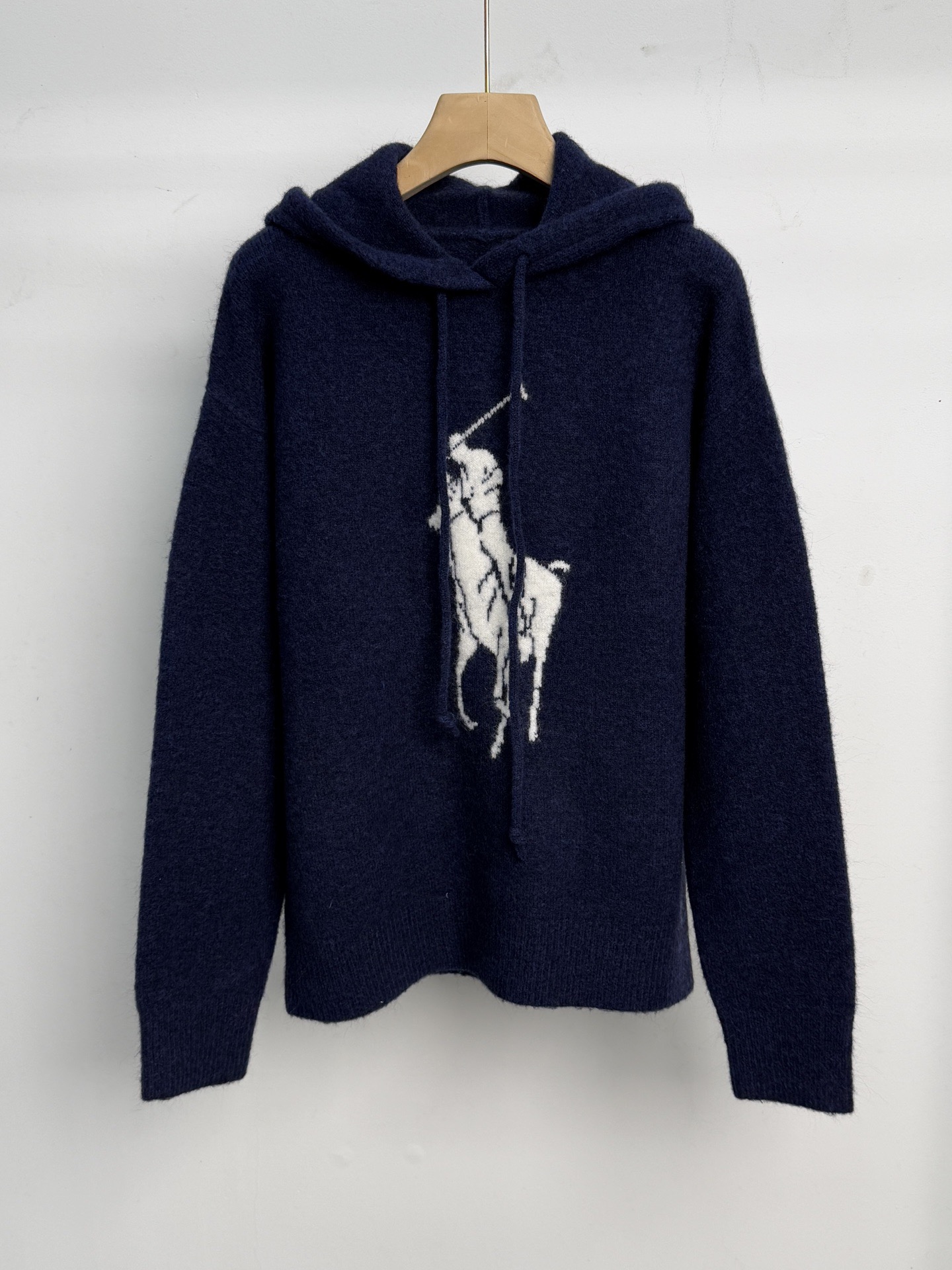 Худи унисекс в стиле Polo Ralph Lauren красного и тёмно-синего цвета с вязаным логотипом