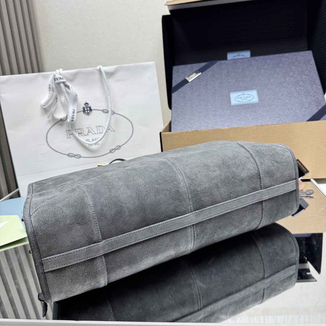 Сумка женская в стиле Prada серого цвета (42×30×12 см)