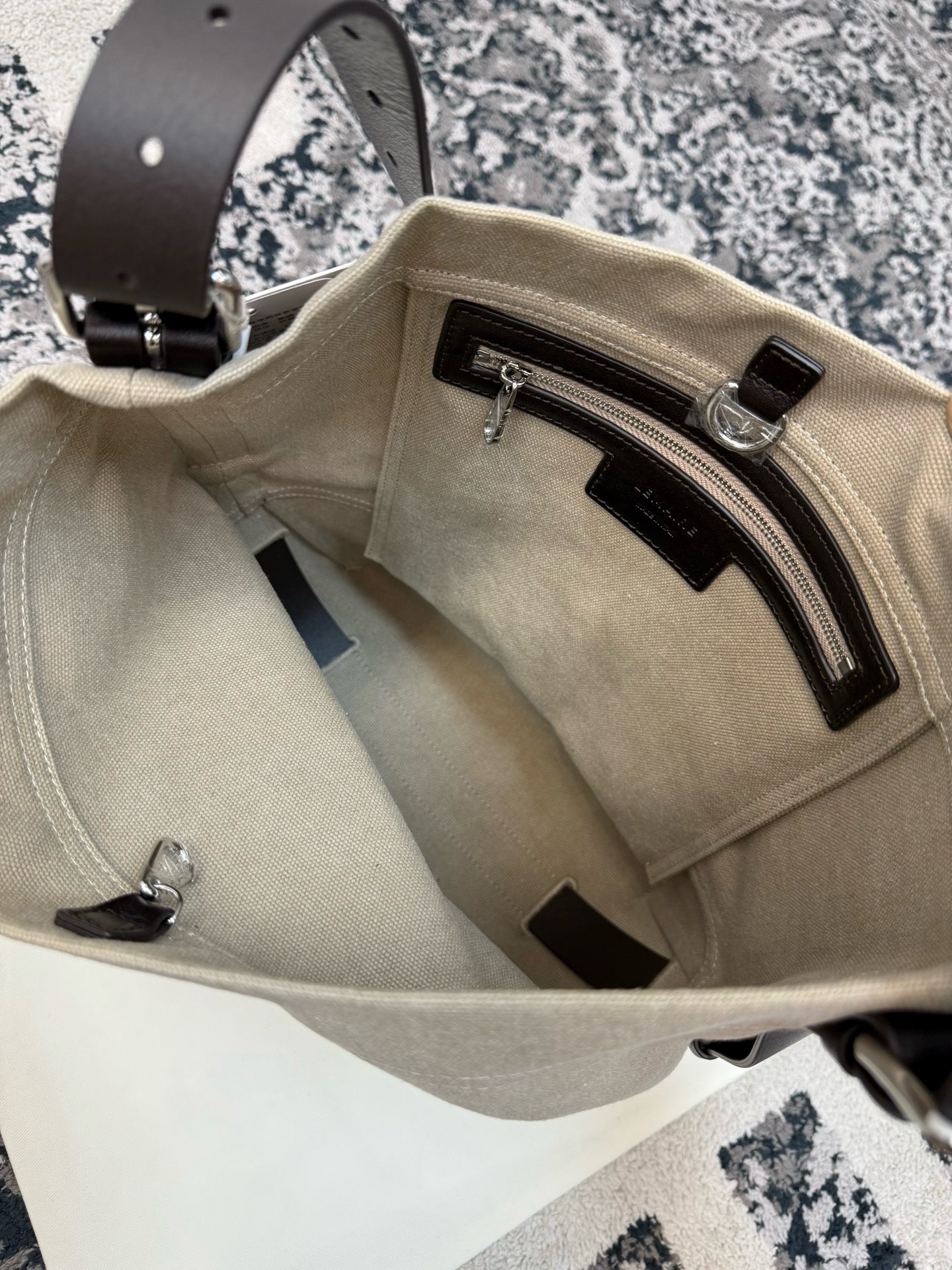 Сумка женская в стиле Lemaire Small Tote серо-бежевого цвета 