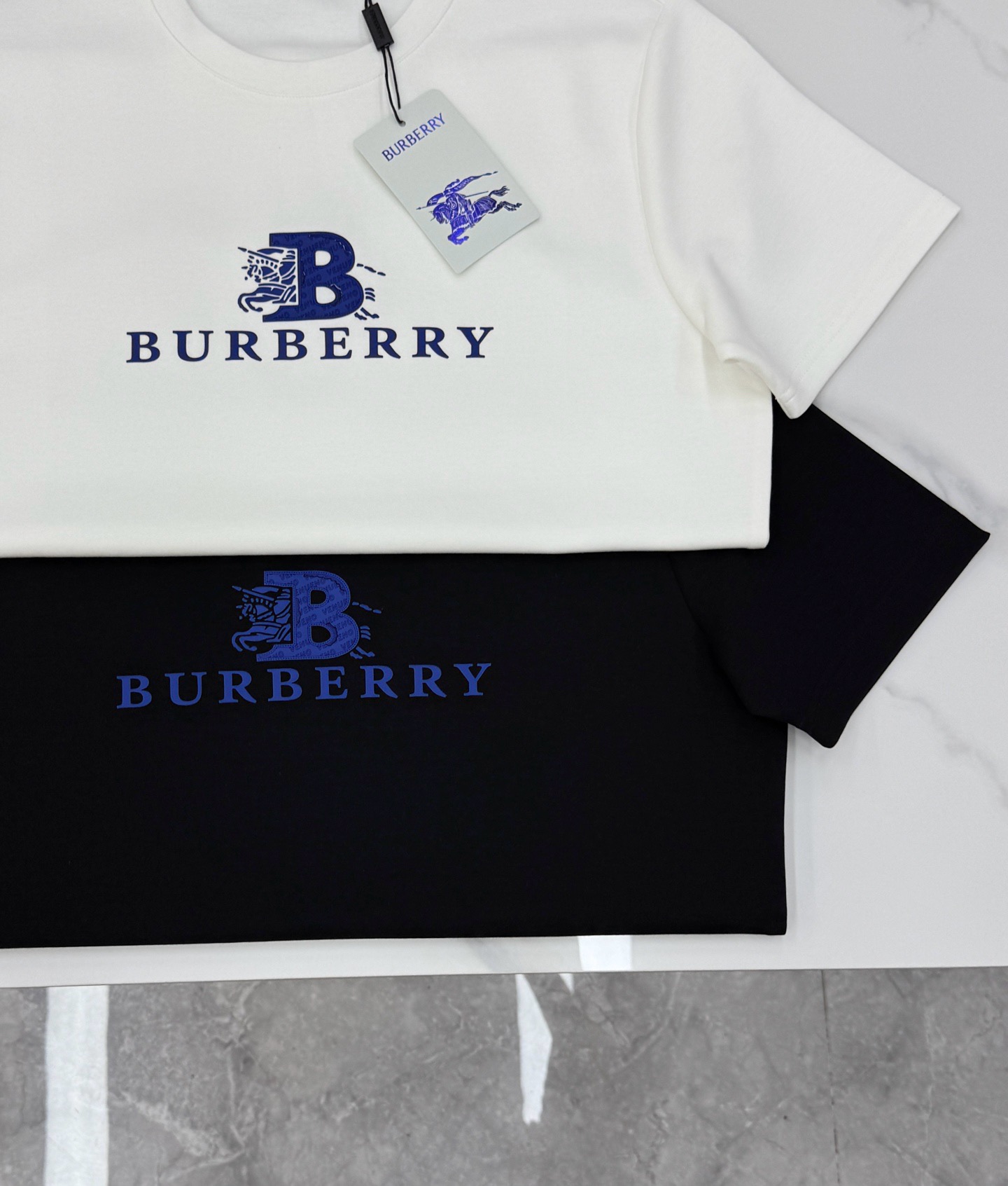 Футболка мужская в стиле Burberry белого цвета с логотипом