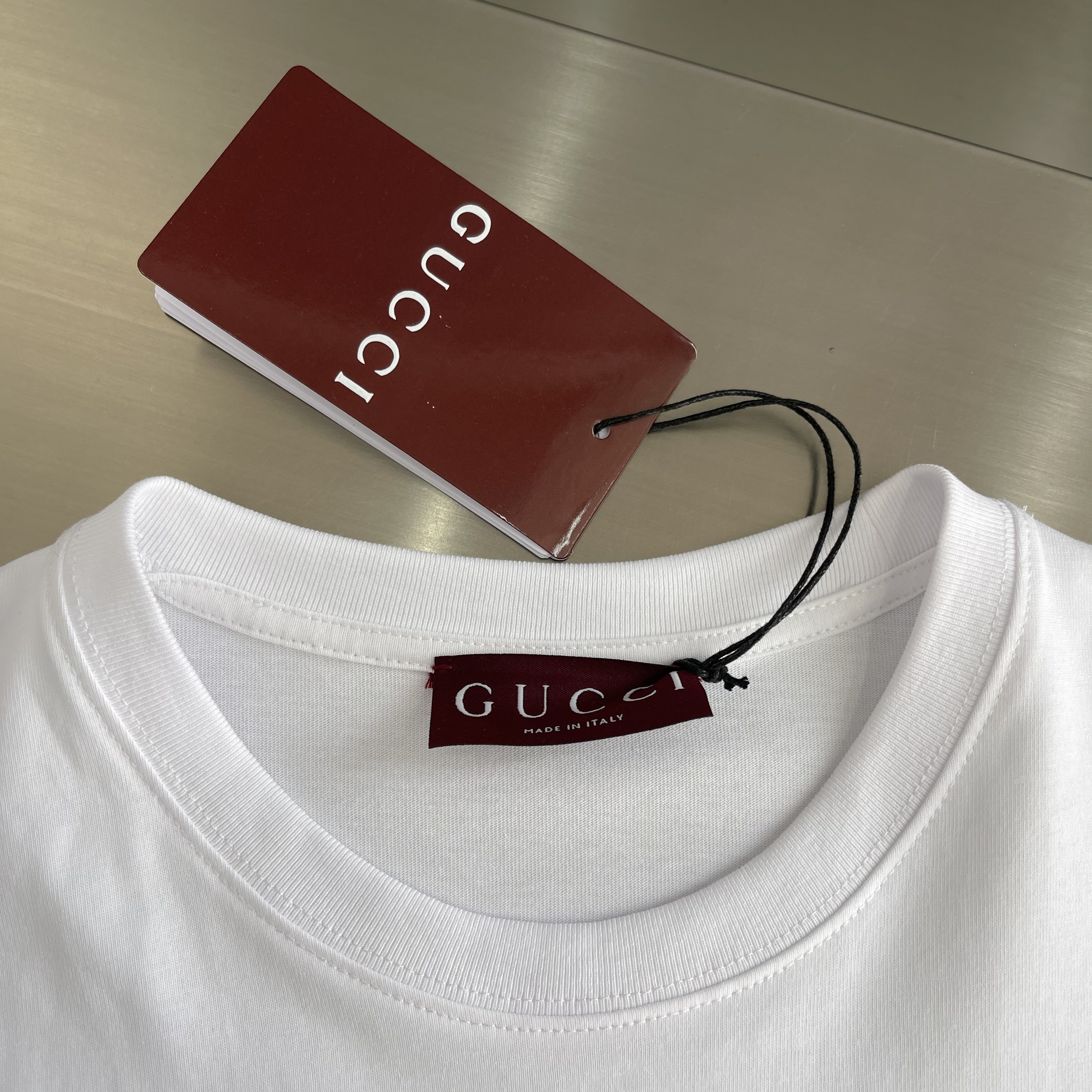 Футболка женская в стиле Gucci с принтом логотипа прямого кроя