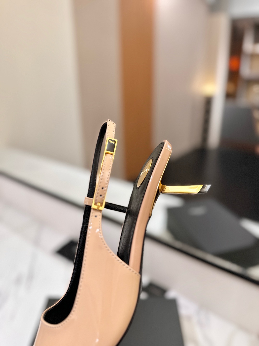 Босоножки женские Saint Laurent YSL бежевого цвета