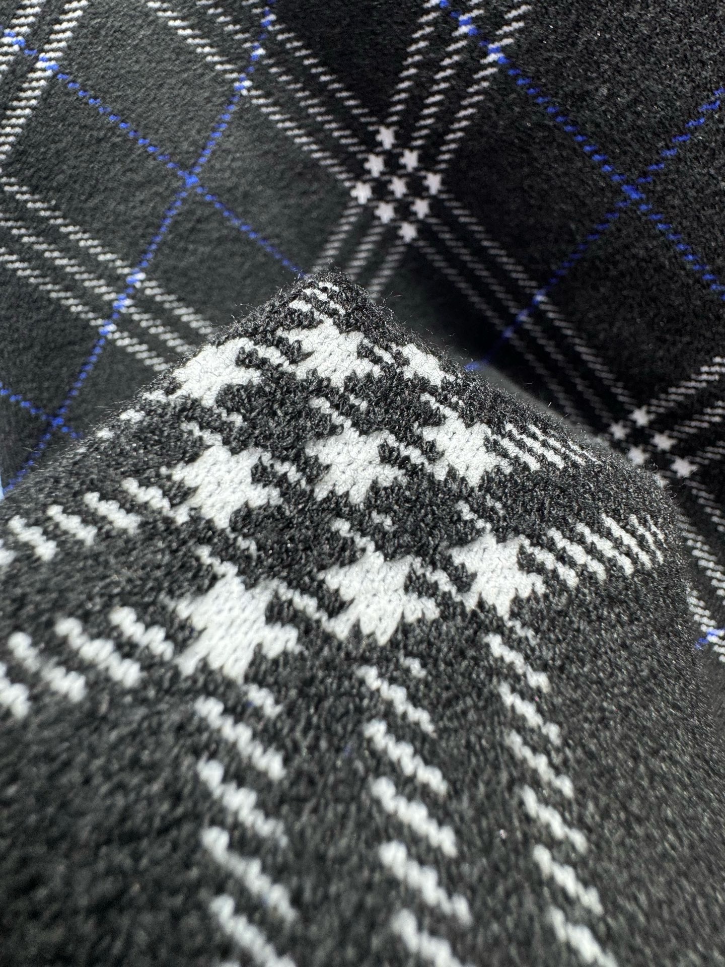 Джемпер мужской Burberry Check Crew-Neck чёрного цвета