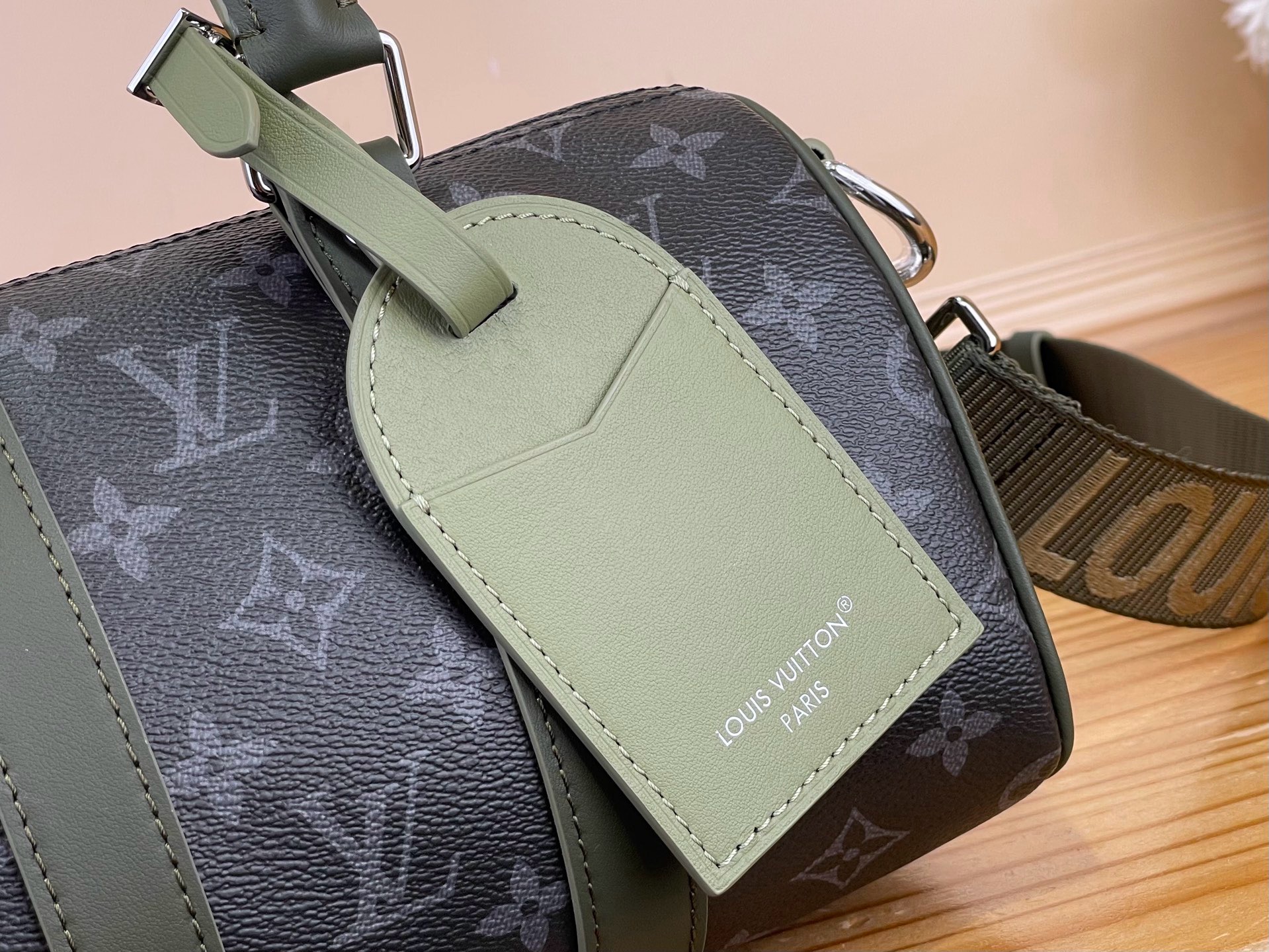 Сумка мужская Louis Vuitton Keepall Bandoulière 25 чёрно-зелёного цвета