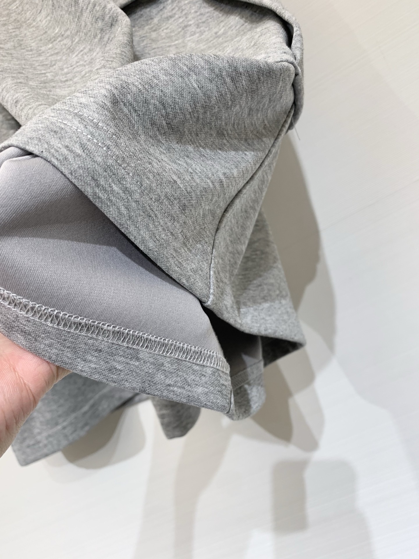 Шорты женские в стиле Jil Sander серого цвета с накладными карманами