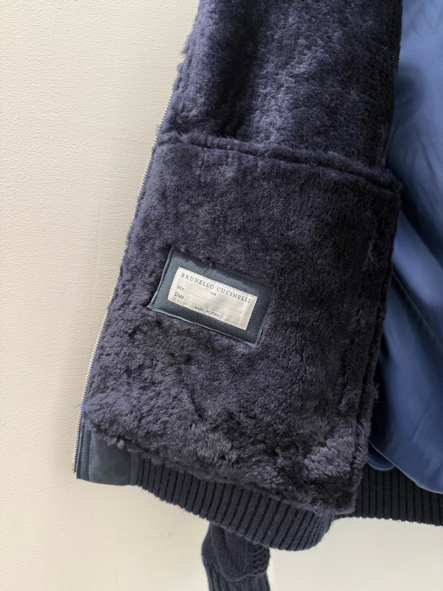 Куртка мужская в стиле Brunello Cucinelli из овчины с вязанными шерстяными рукавами тёмно-синего цвета