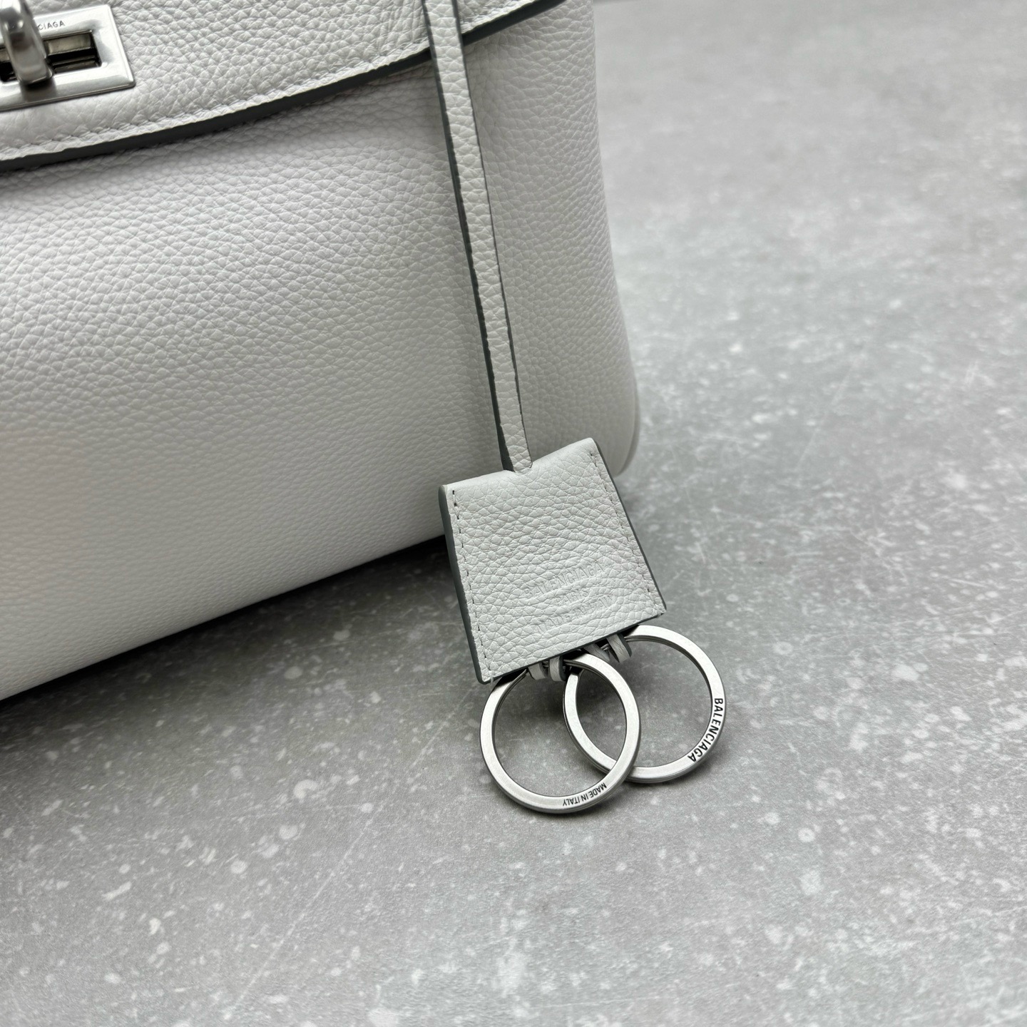 Сумка женская в стиле Balenciaga Rodeo белого цвета