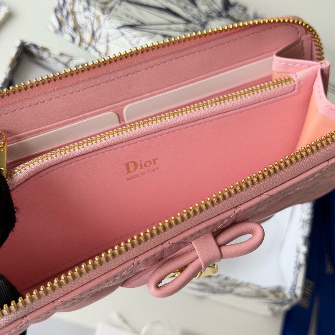 Кошелёк женский Dior розового цвета