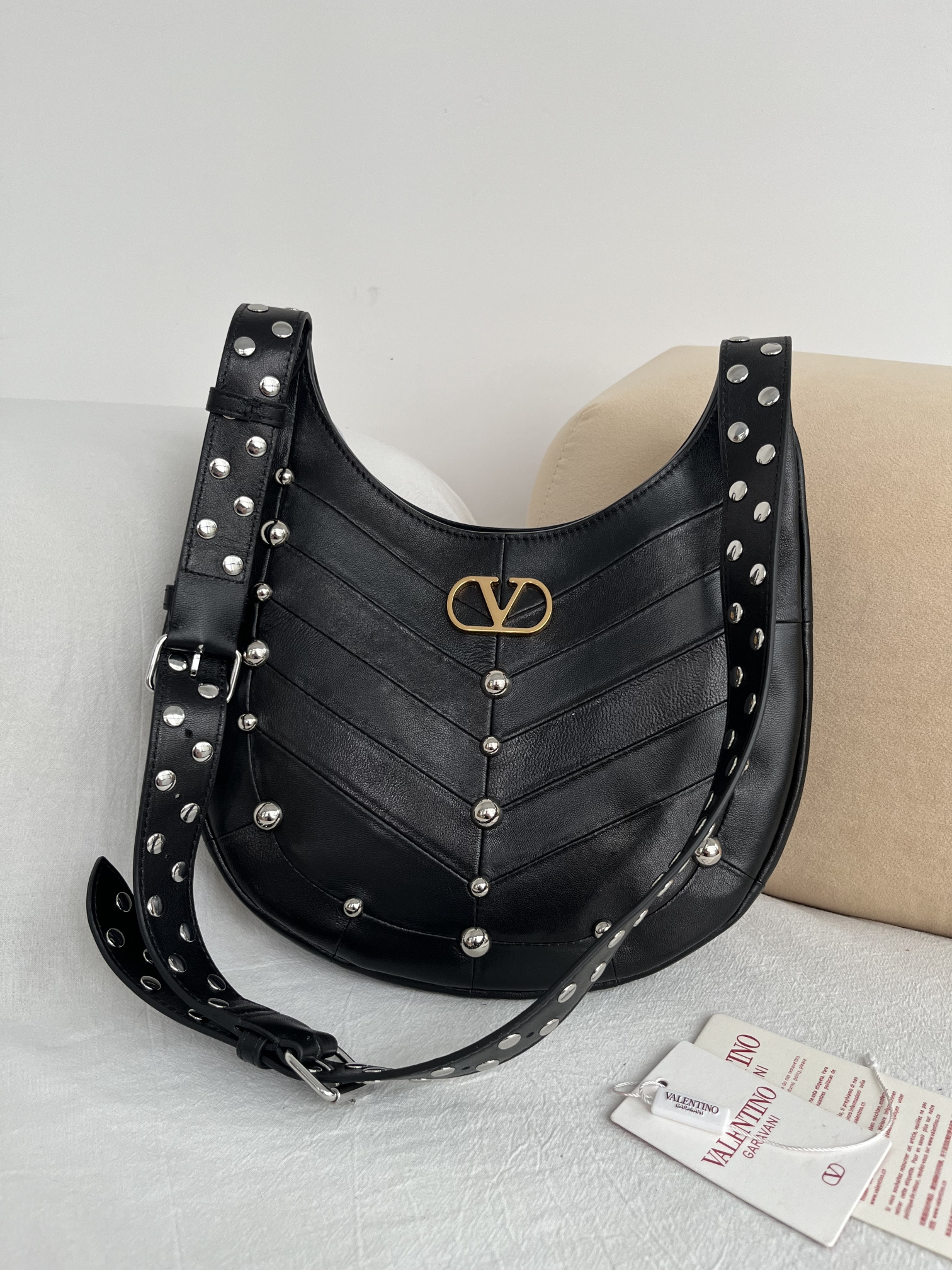 Сумка женская в стиле Valentino Garavani Hoboho Hobo чёрного цвета(28 см)