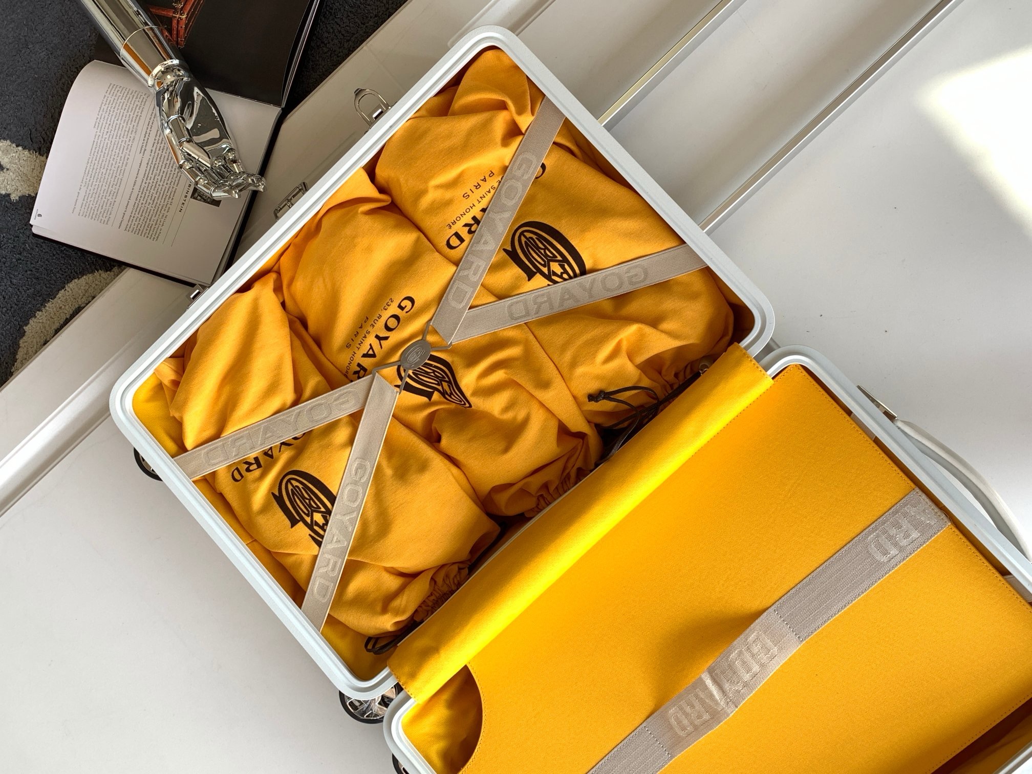 Чемодан Goyard Bourget PM белого цвета