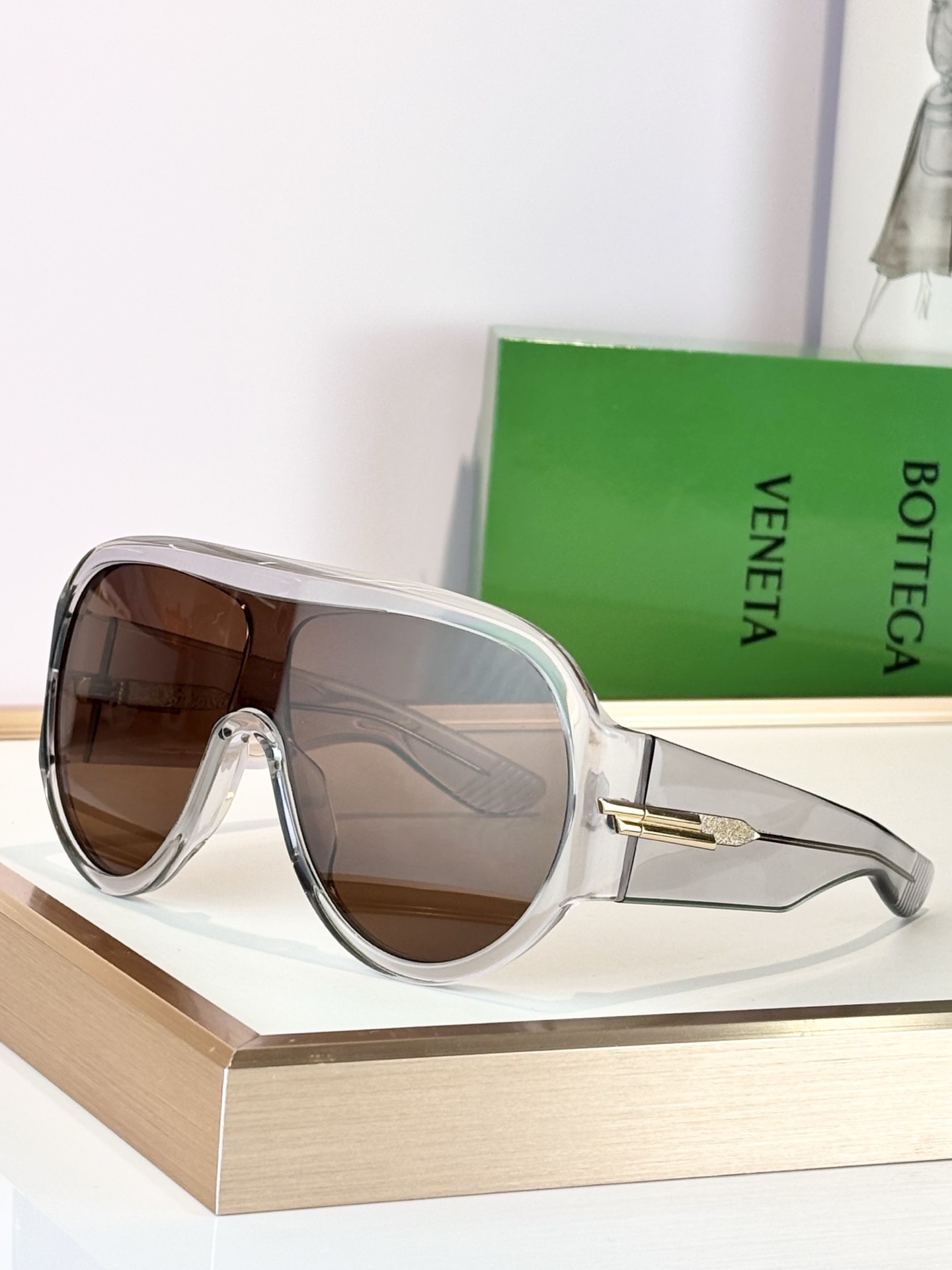 Очки солнцезащитные женские в стиле Bottega Veneta oversize