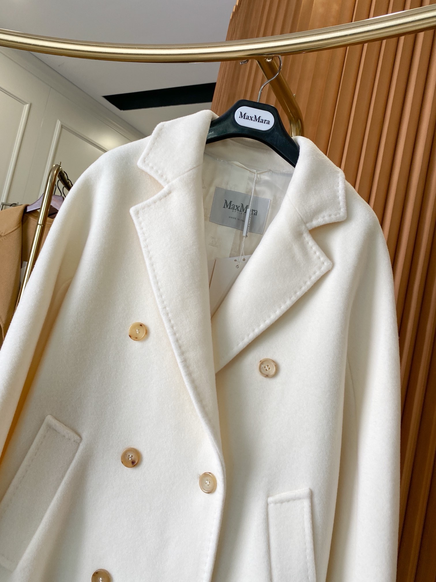 Пальто женское Max Mara Short 101801 Icon Coat белого цвета