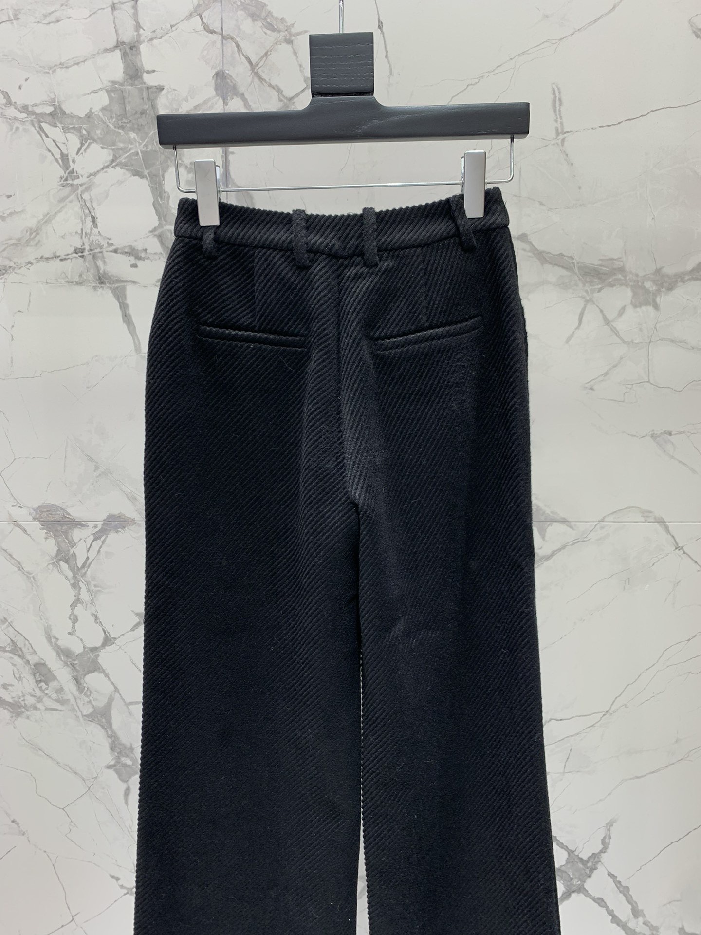 Брюки женские в стиле Saint Laurent из текстурной ткани чёрного цвета цвета с широким силуэтом