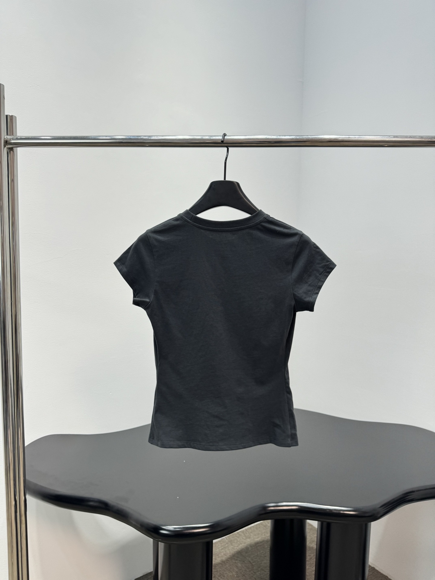 Футболка женская в стиле Alexander Wang чёрного цвета с декором из страз