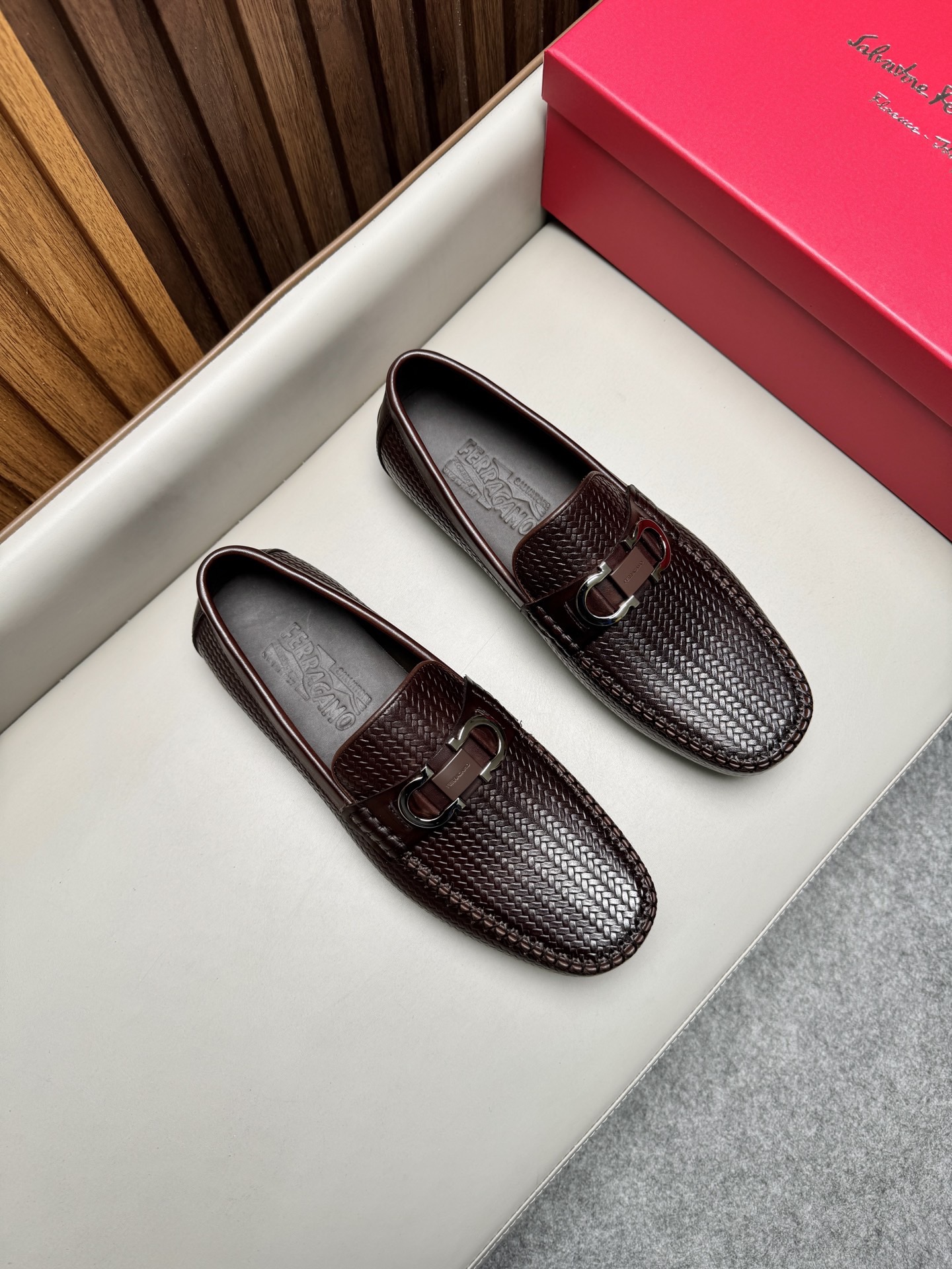 Лоферы мужские в стиле Ferragamo тёмно-коричневого цвета