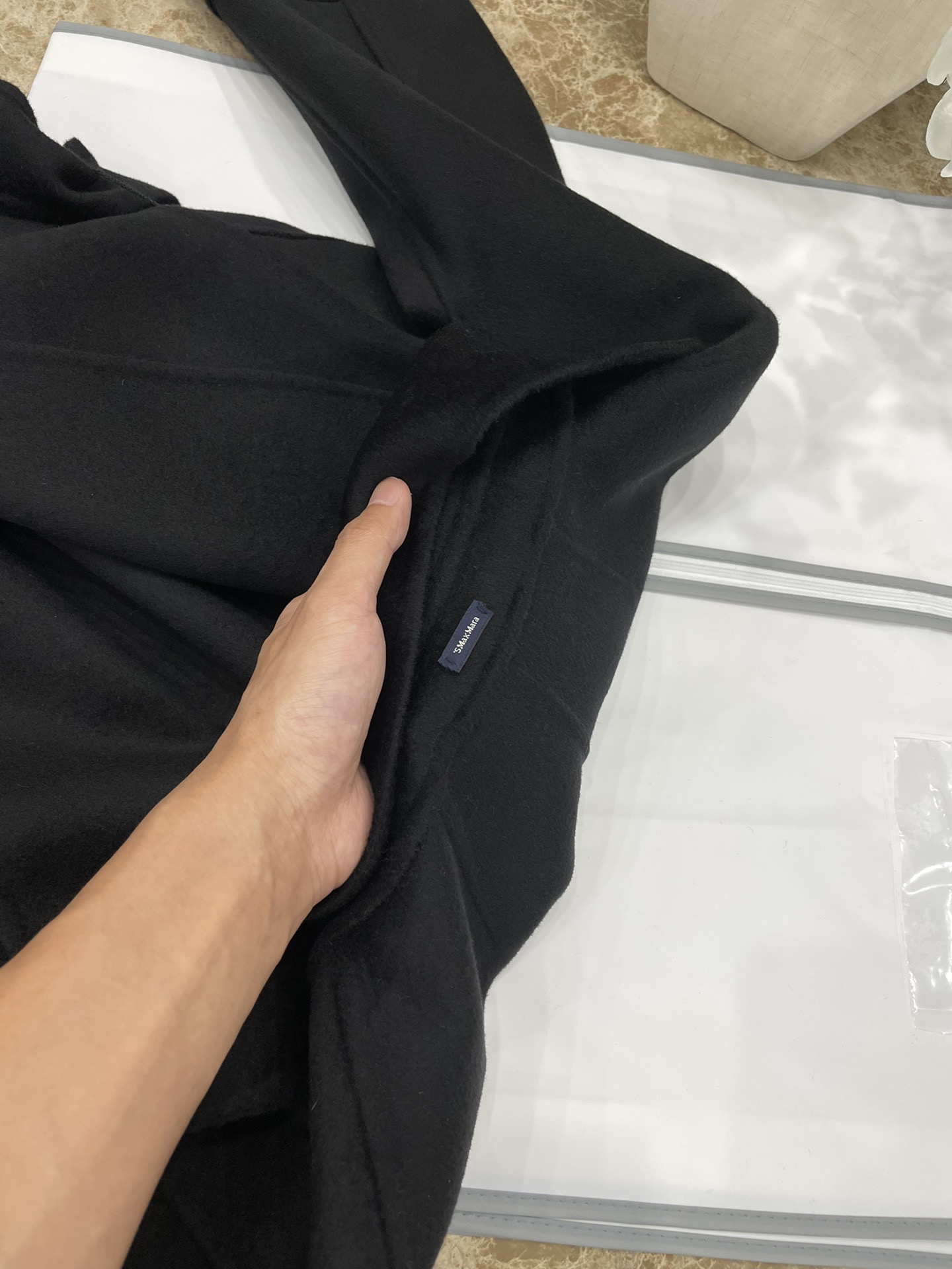 Пальто женское в стиле Max Mara Elisa чёрного цвета с поясом