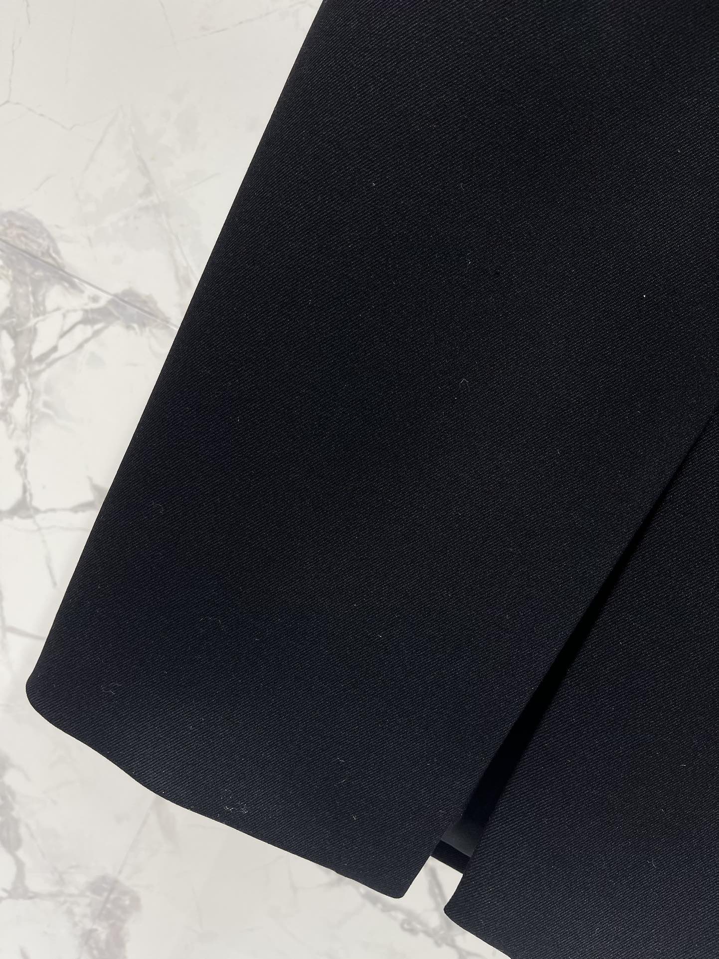 Юбка женская в стиле Saint Laurent с разрезом черного цвета