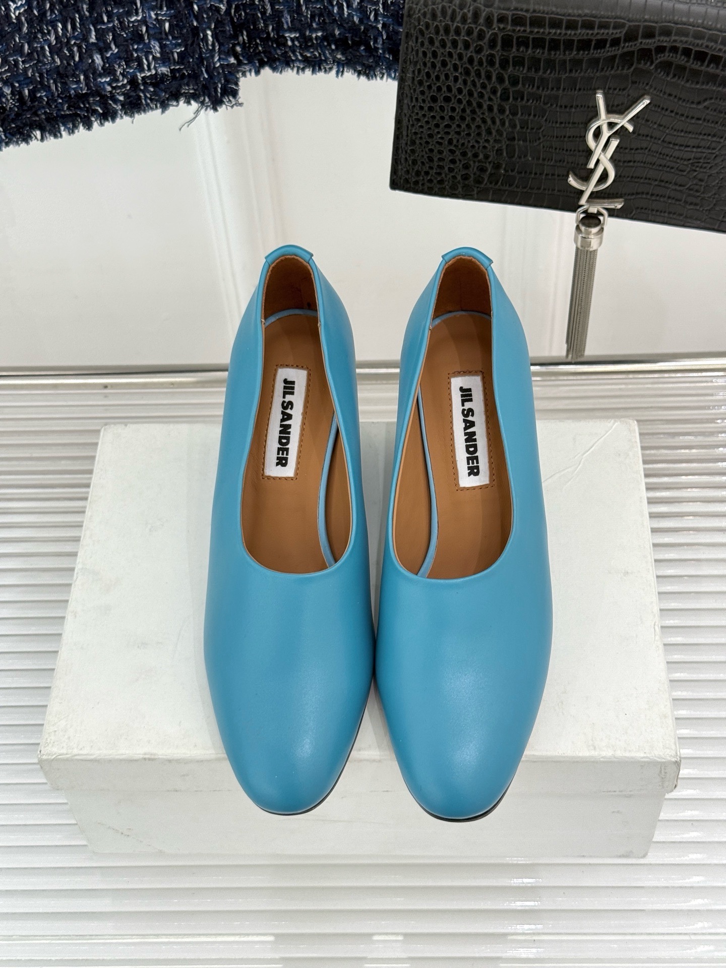 Туфли женские в стиле Jil Sander голубого цвета