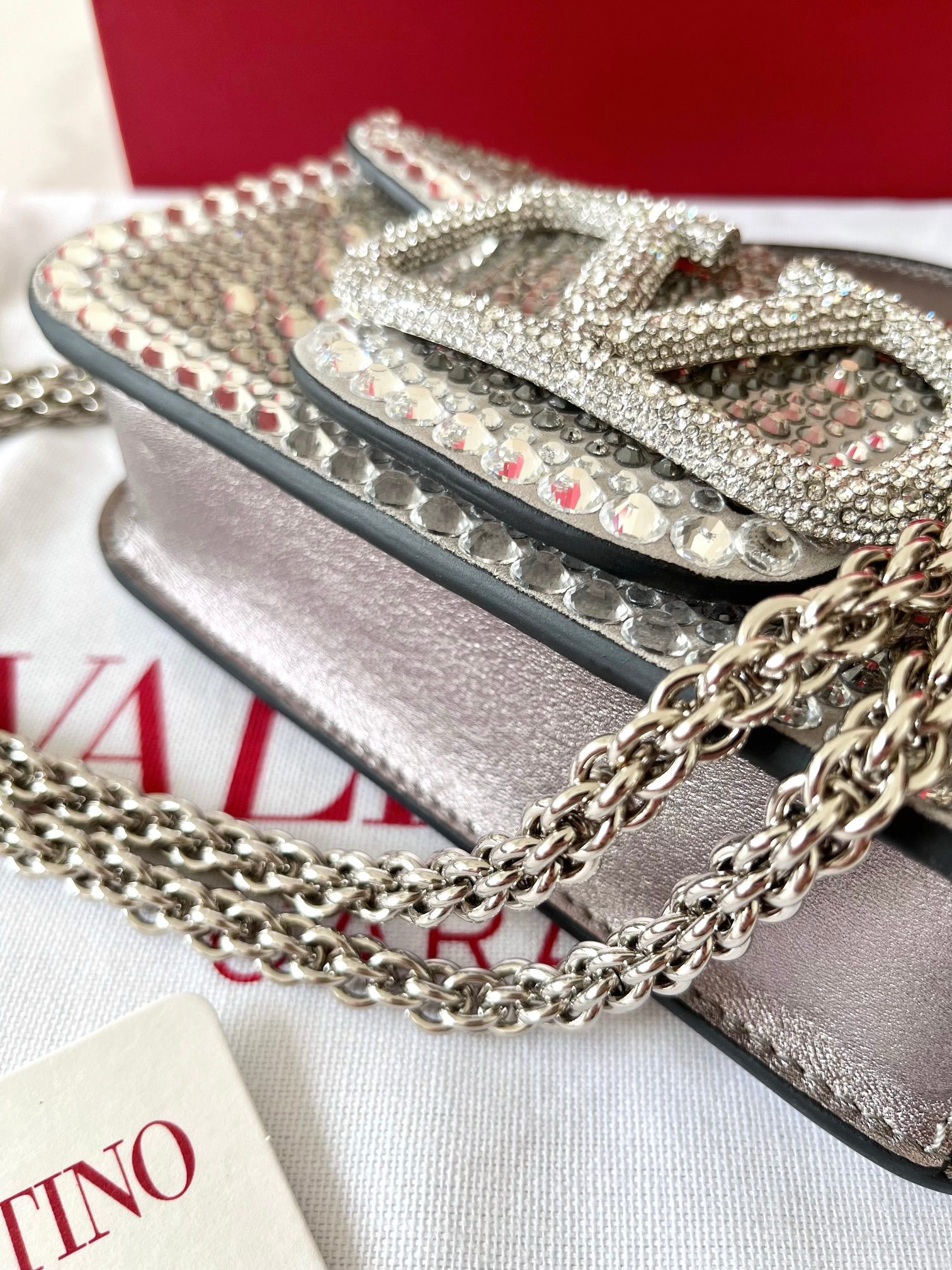 Сумка женская в стиле Valentino Loco со стразами серебристого цвета
