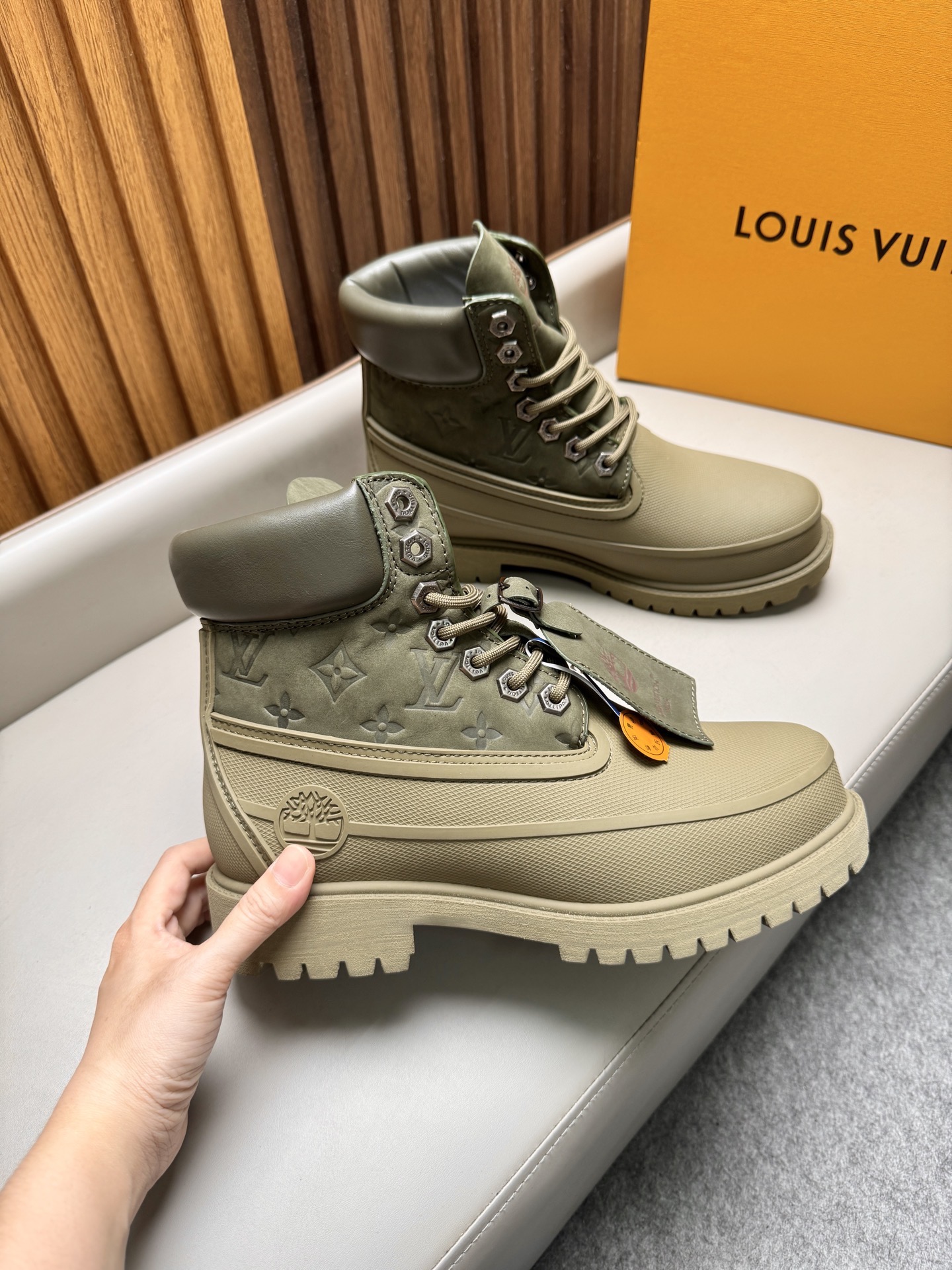 Ботинки мужские Louis Vuitton LV Remix Combat Boot цвета хаки