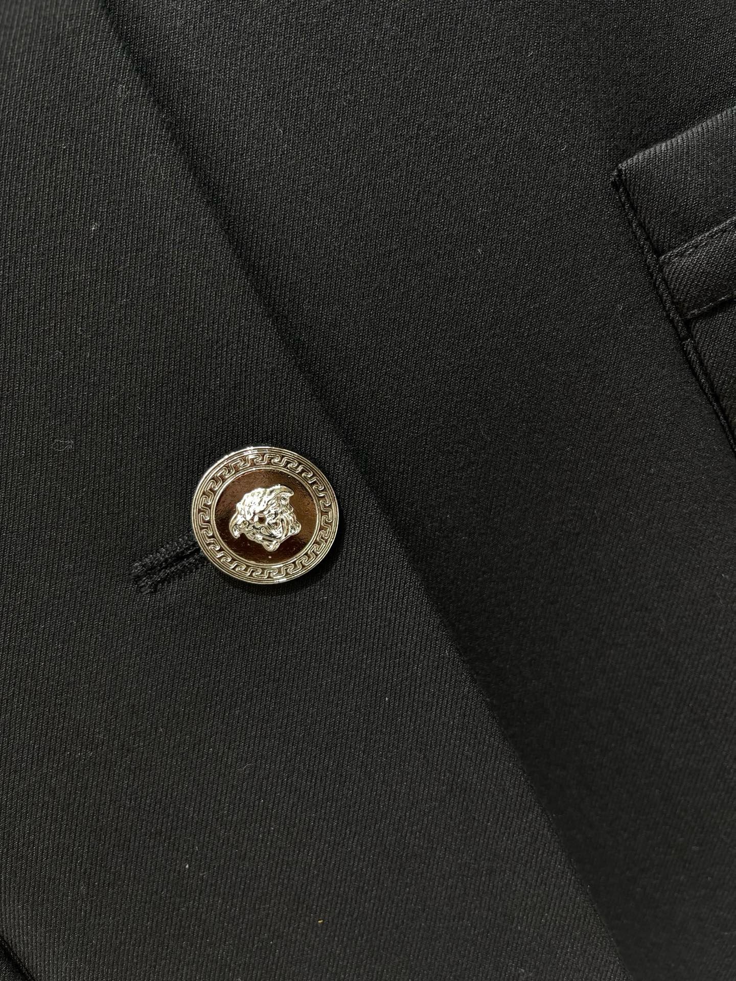 Костюм женский Versace чёрного цвета
