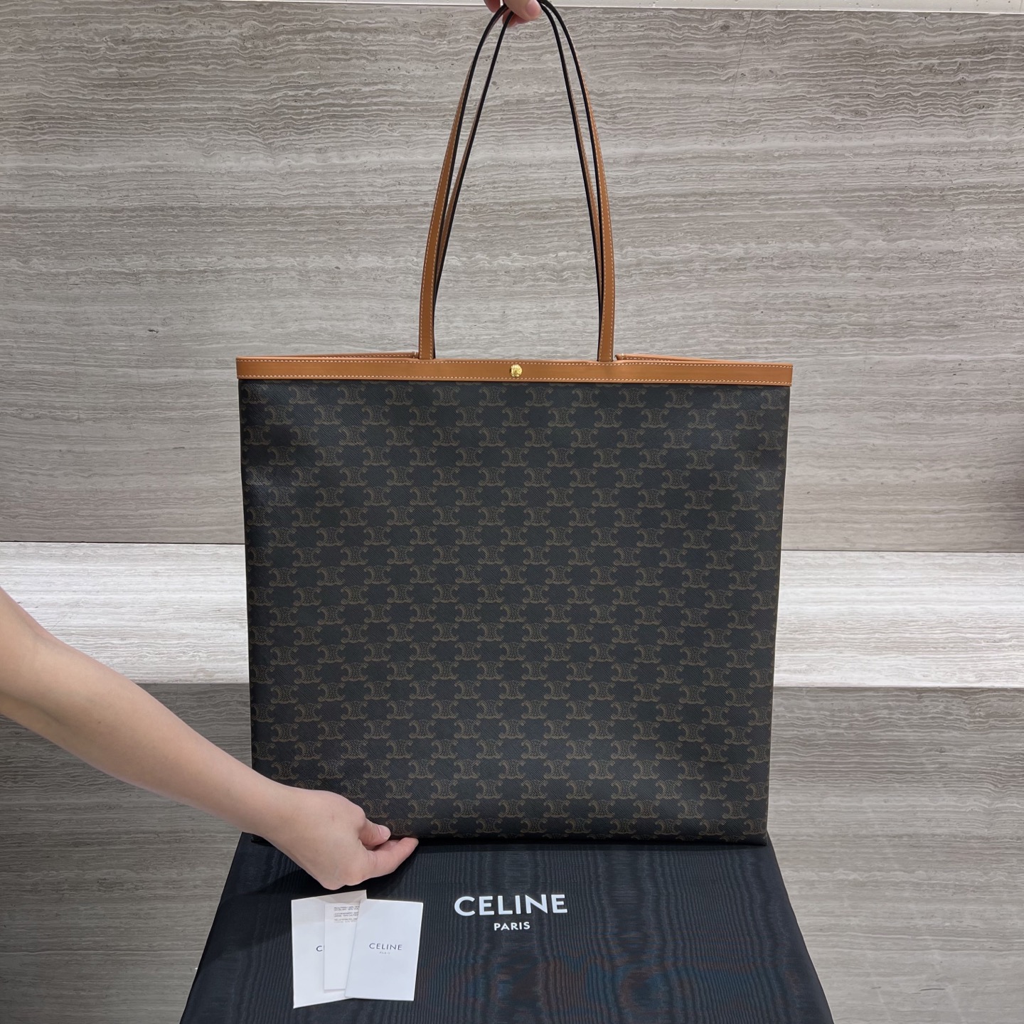 Сумка-шоппер женская в стиле Celine Flat Shopper Triomphe