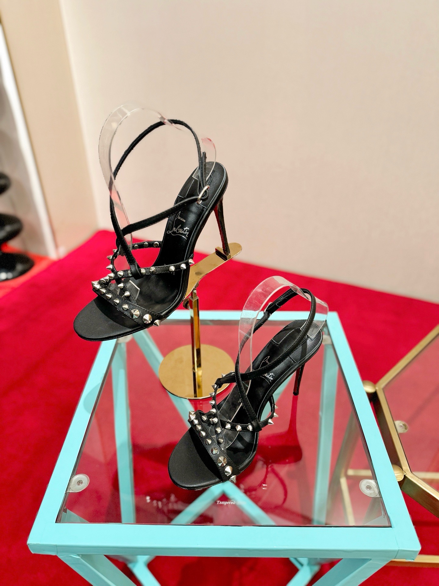 Босоножки женские в стиле Christian Louboutin So Kate черного цвета
