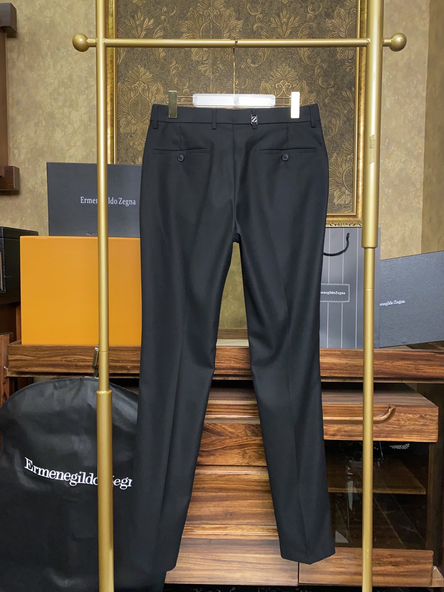 Костюм мужской в стиле Ermenegildo Zegna черного цвета (пиджак + брюки)