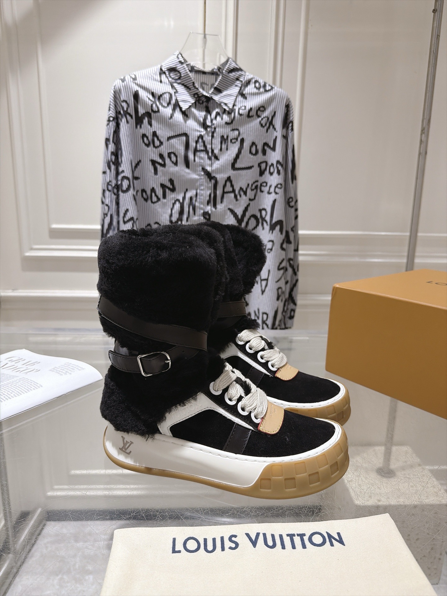 Ботинки Louis Vuitton LV Cloud Lace-Up Ankle Boot Sneaker черного цвета
