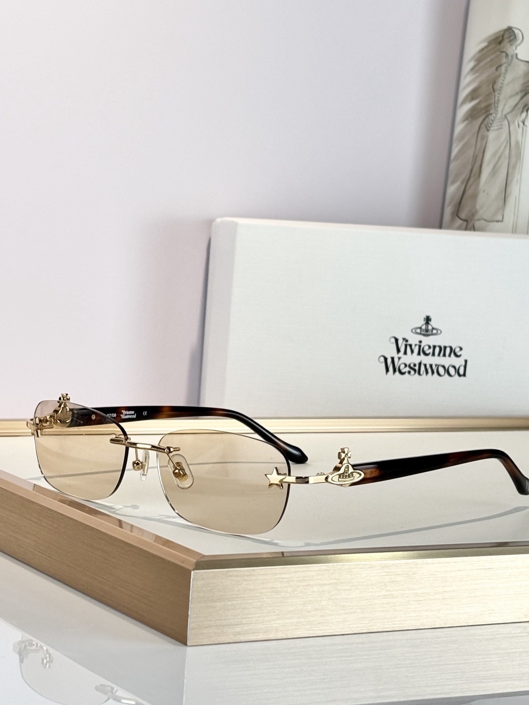 Очки солнцезащитные женские в стиле Vivienne Westwood