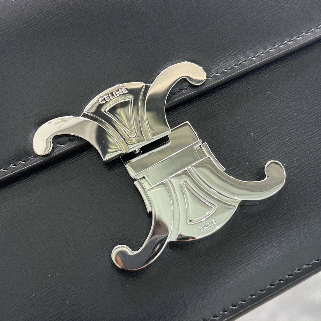 Сумка женская в стиле Celine Teen Triomphe компактная чёрная с серебряной фурнитурой