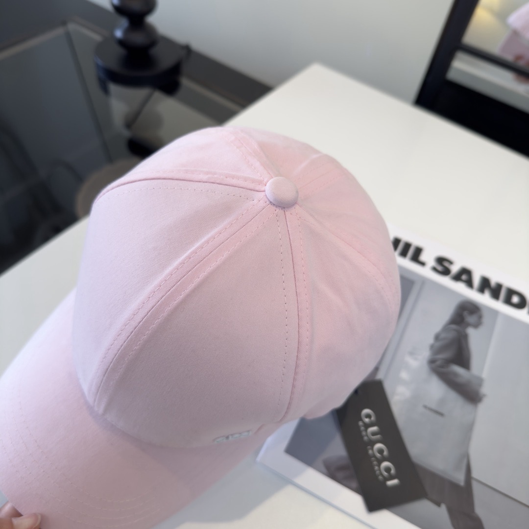 Кепка женская в стиле Gucci из хлопковой ткани розового цвета с логотипом
