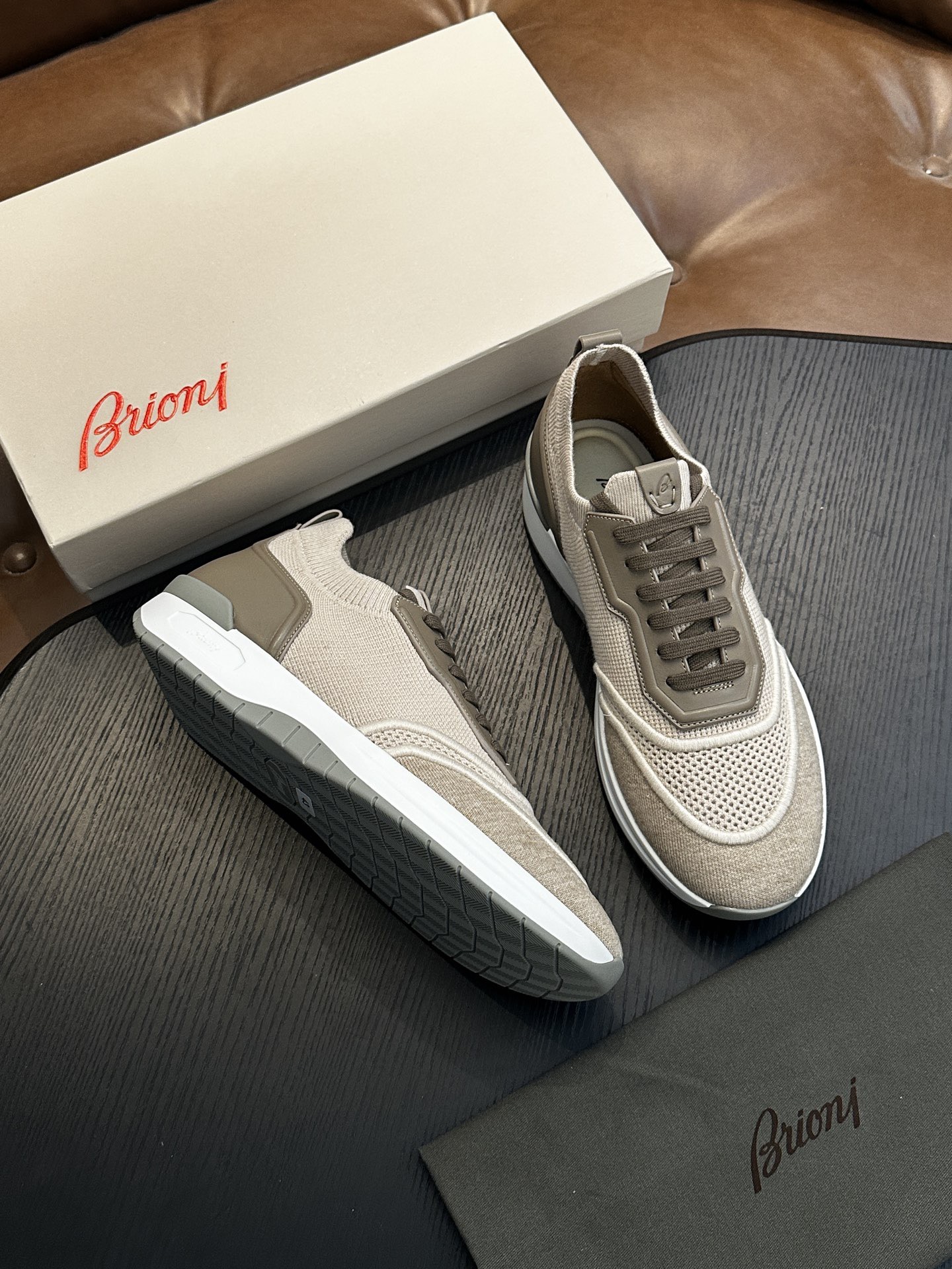 Кроссовки мужские в стиле Brioni бежевого цвета