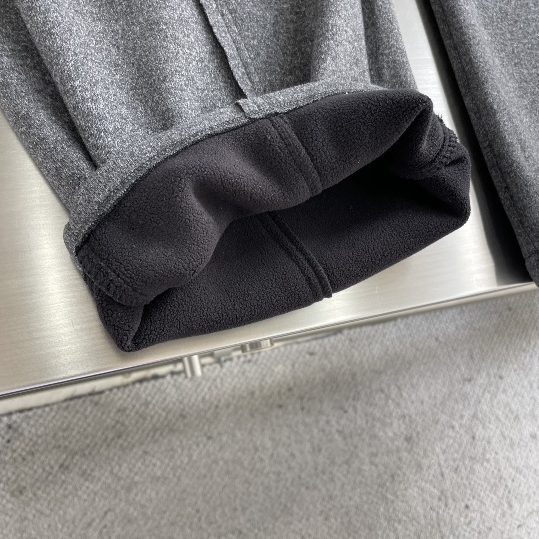 Брюки мужские в стиле LOEWE из шерстяной ткани тёмно-серого цвета 