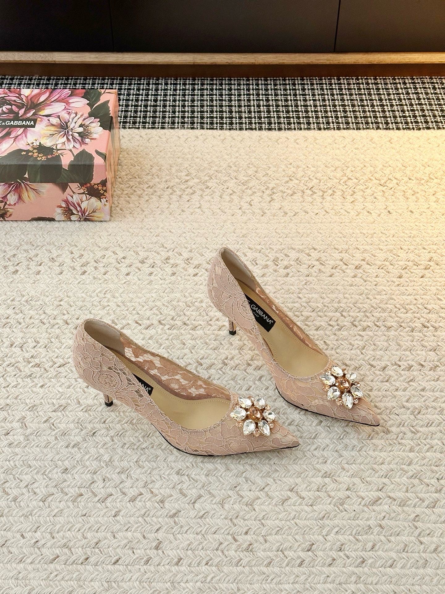 Туфли женские Dolce&Gabbana нюдового цвета