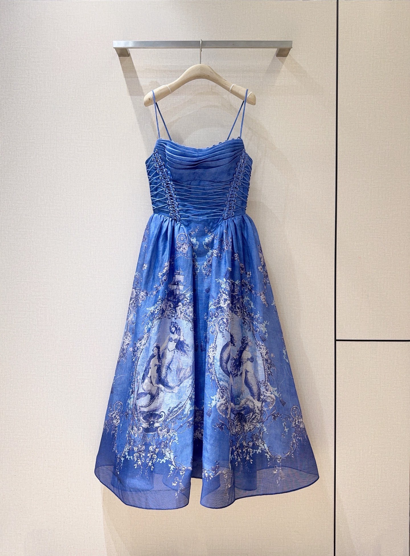 Платье женское в стиле Zimmermann  из шёлка и льна синего цвета с принтом