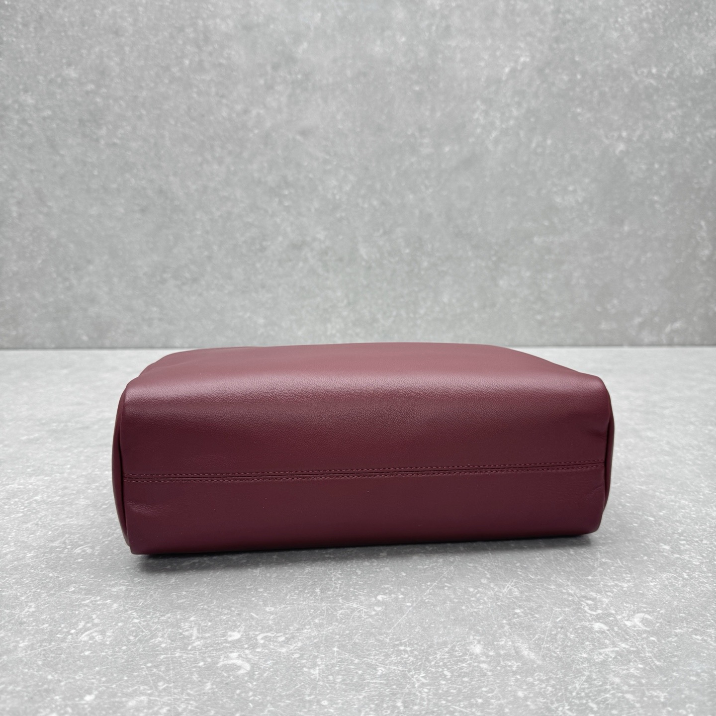 Сумка женская в стиле The Row Astra красного цвета