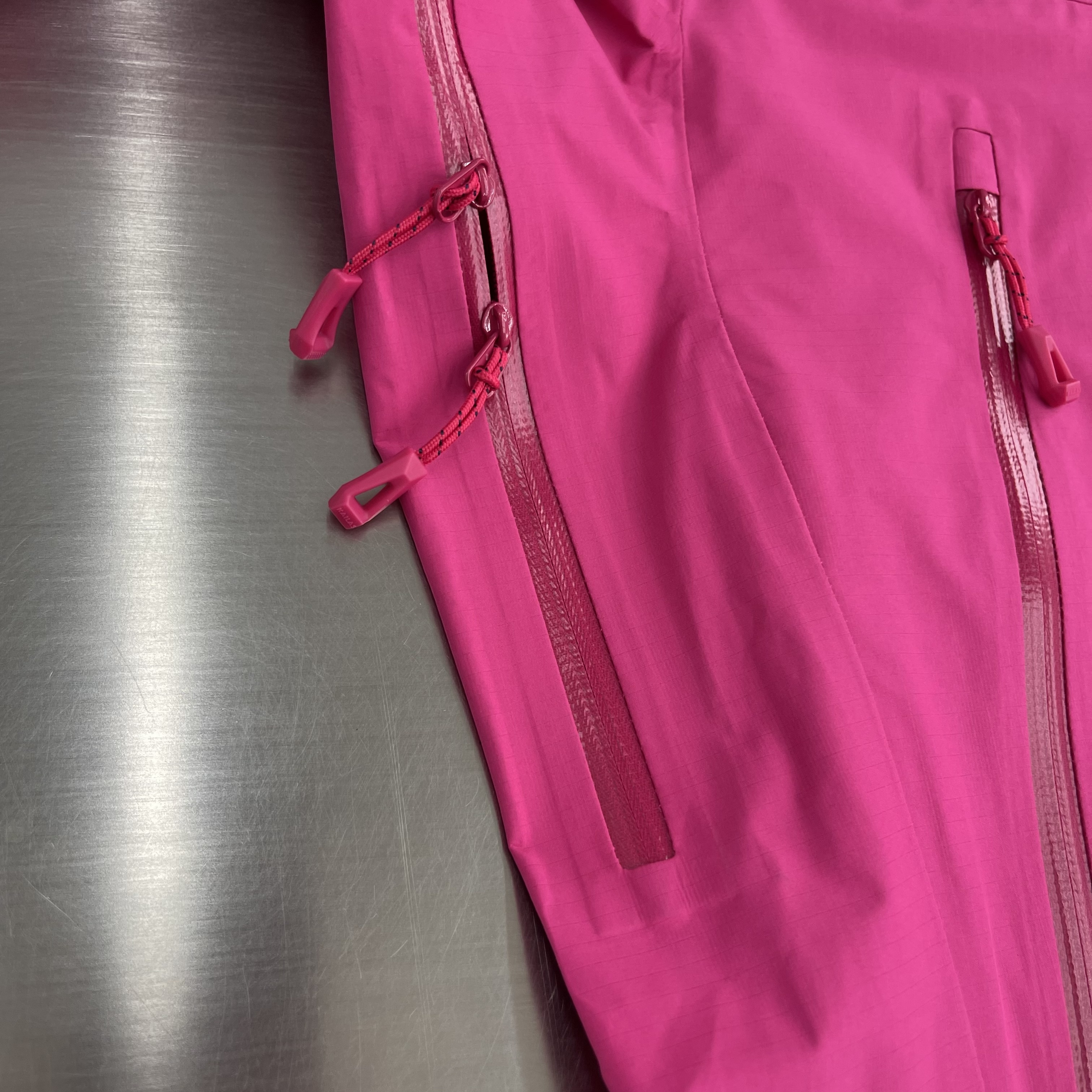 Куртка мужская Kailas softshell с капюшоном ярко-розового цвета водо- и ветрозащитная