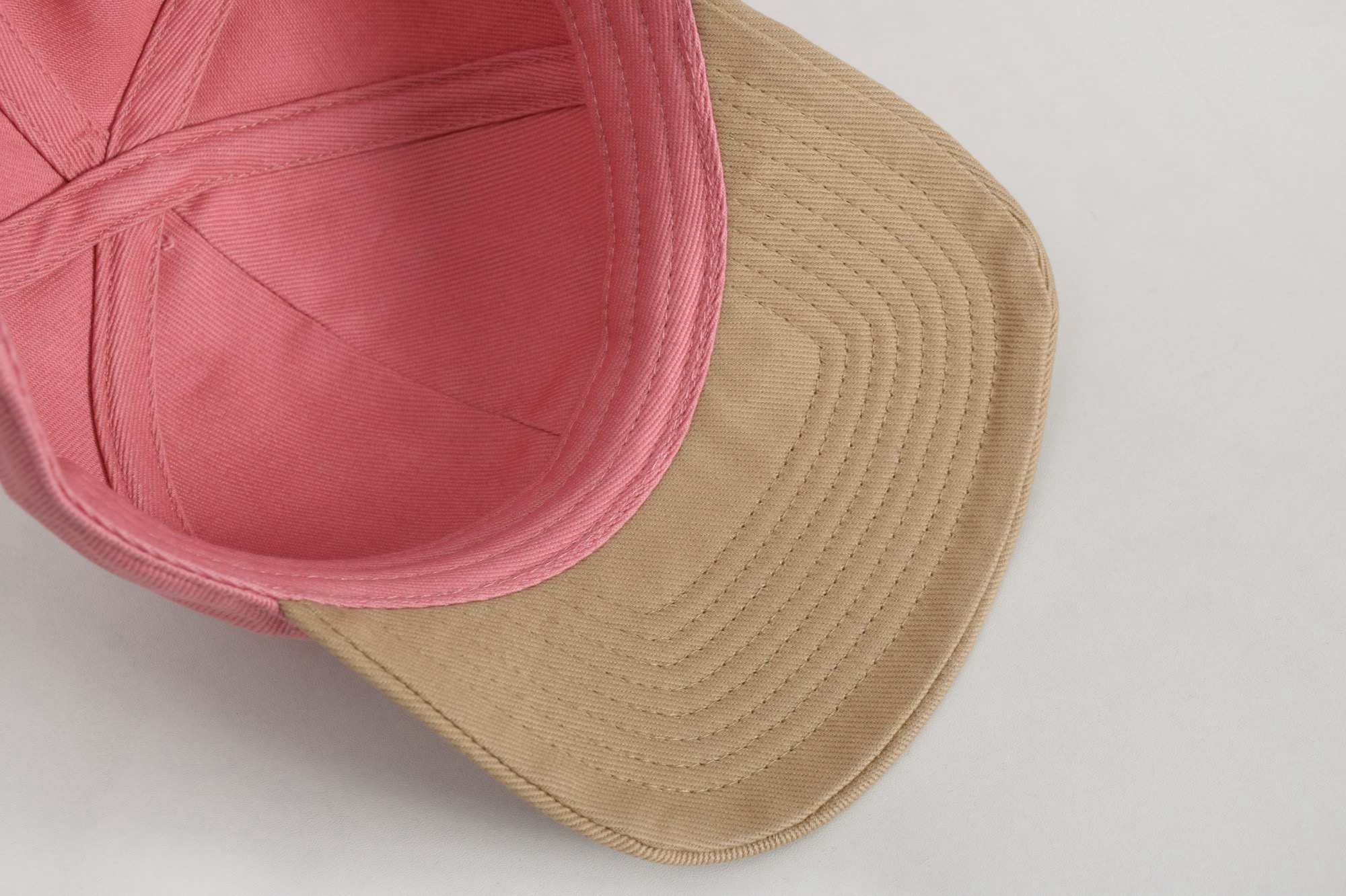Бейсболка женская Miu Miu Drill Baseball Cap розово-бежевого цвета с вышитым логотипом