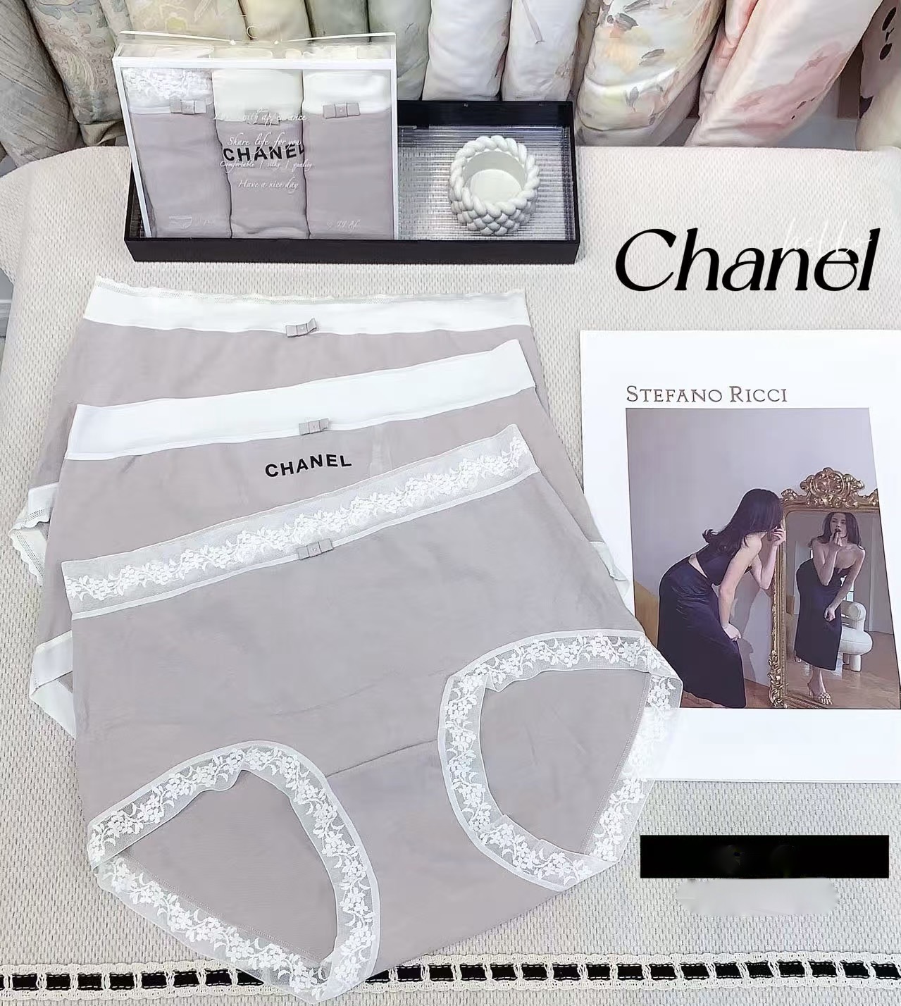 Трусы женские Chanel из хлопка и эластана с кружевной отделкой (набор 3 шт.)