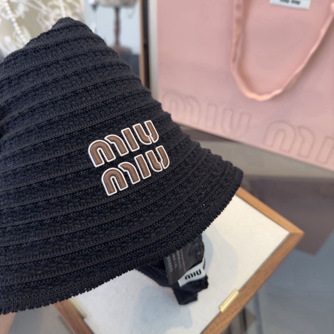 Панама женская в стиле Miu Miu из вязаного текстиля чёрного цвета