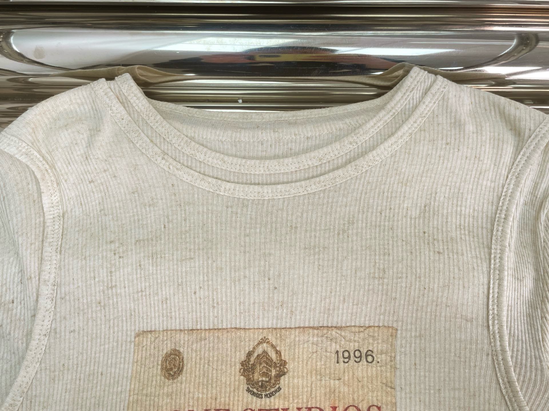 Лонгслив женский в стиле Acne Studios молочного цвета с эффектом многослойности и принтом