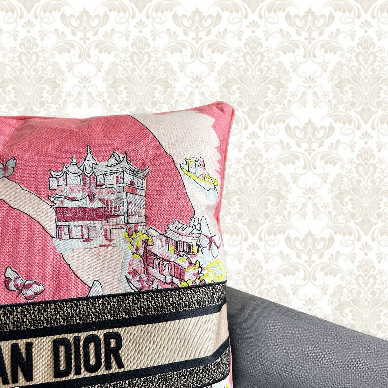  Подушка декоративная в стиле Dior Souvenir Shanghai с вышивкой и картографическим принтом, 50×50 см